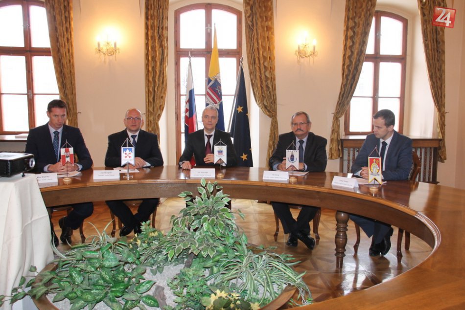 Ilustračný obrázok k článku Predstavitelia piatich spišských miest opäť za jedným stolom: V Spišskej podpíšu memorandum!