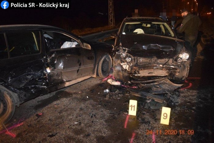 Ilustračný obrázok k článku Trojitá nehoda v Spišskej na rovnej ceste: Policajti vysvetľujú, čo sa vlastne stalo, FOTO